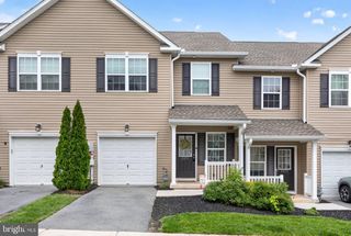 2271 RISING HILL RD, Whitehall, PA 18052