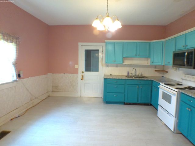201 Hodges St, N, Cowan, TN 37318
