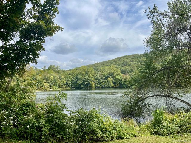 4 Deer Run Court, Carmel, NY 10512