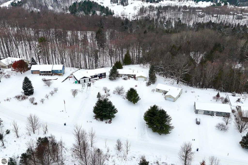 Image 5 of property listing at 10830 S Blueridge Lane, Traverse City, MI 49684