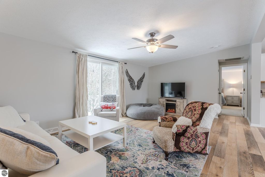 Image 7 of property listing at 10830 S Blueridge Lane, Traverse City, MI 49684