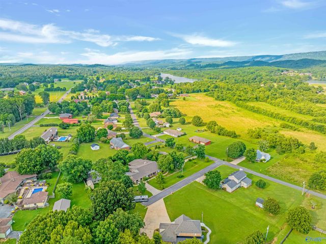 1406 Woodchuck Run, Fort Payne, AL 35967