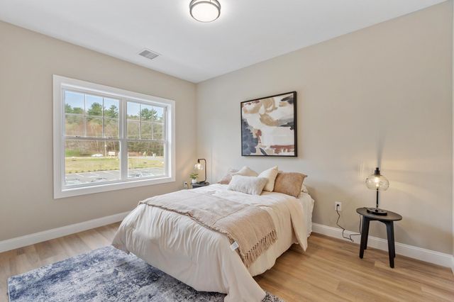10100 S Willow St Unit 211, Manchester, NH 03103