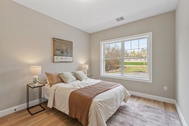 10100 S Willow St Unit 211, Manchester, NH 03103