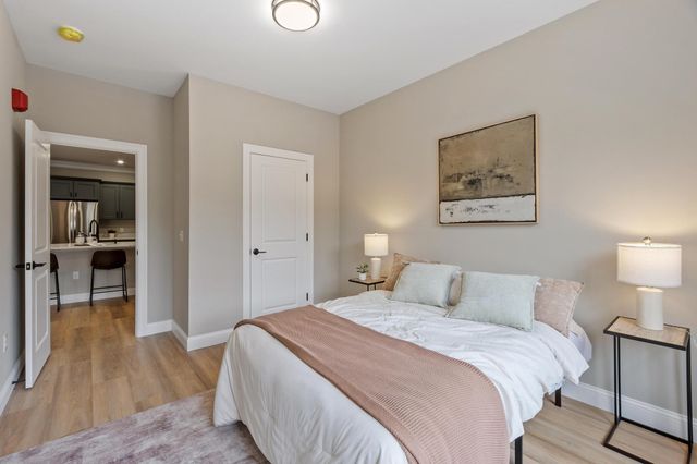 10100 S Willow St Unit 211, Manchester, NH 03103