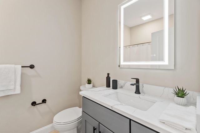 10100 S Willow St Unit 211, Manchester, NH 03103