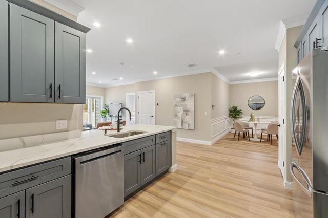10100 S Willow St Unit 211, Manchester, NH 03103