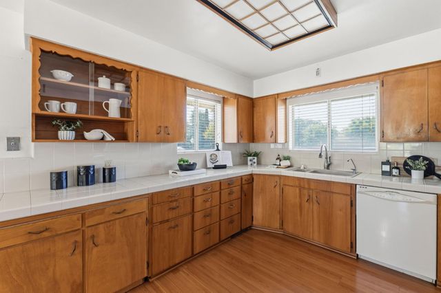 5396 W Clinton, Fresno, CA 93722