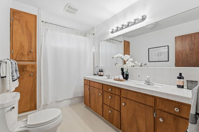 5396 W Clinton, Fresno, CA 93722