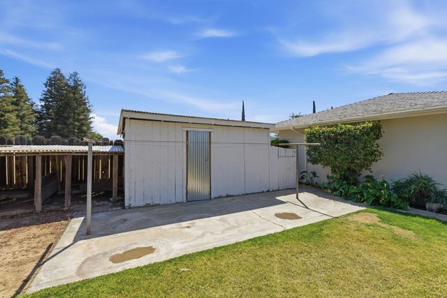 5396 W Clinton, Fresno, CA 93722