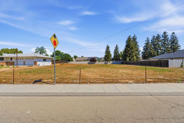 5396 W Clinton, Fresno, CA 93722