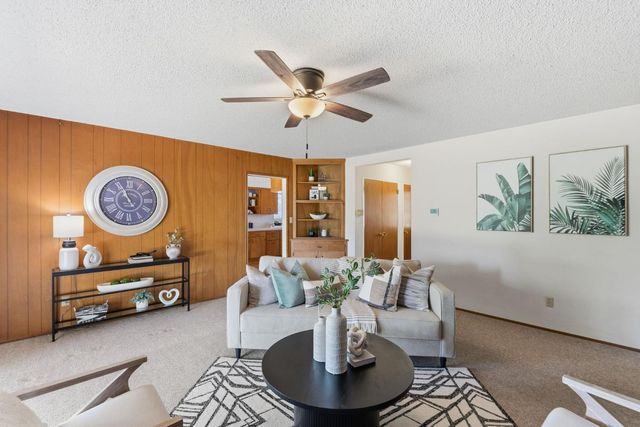 5396 W Clinton, Fresno, CA 93722