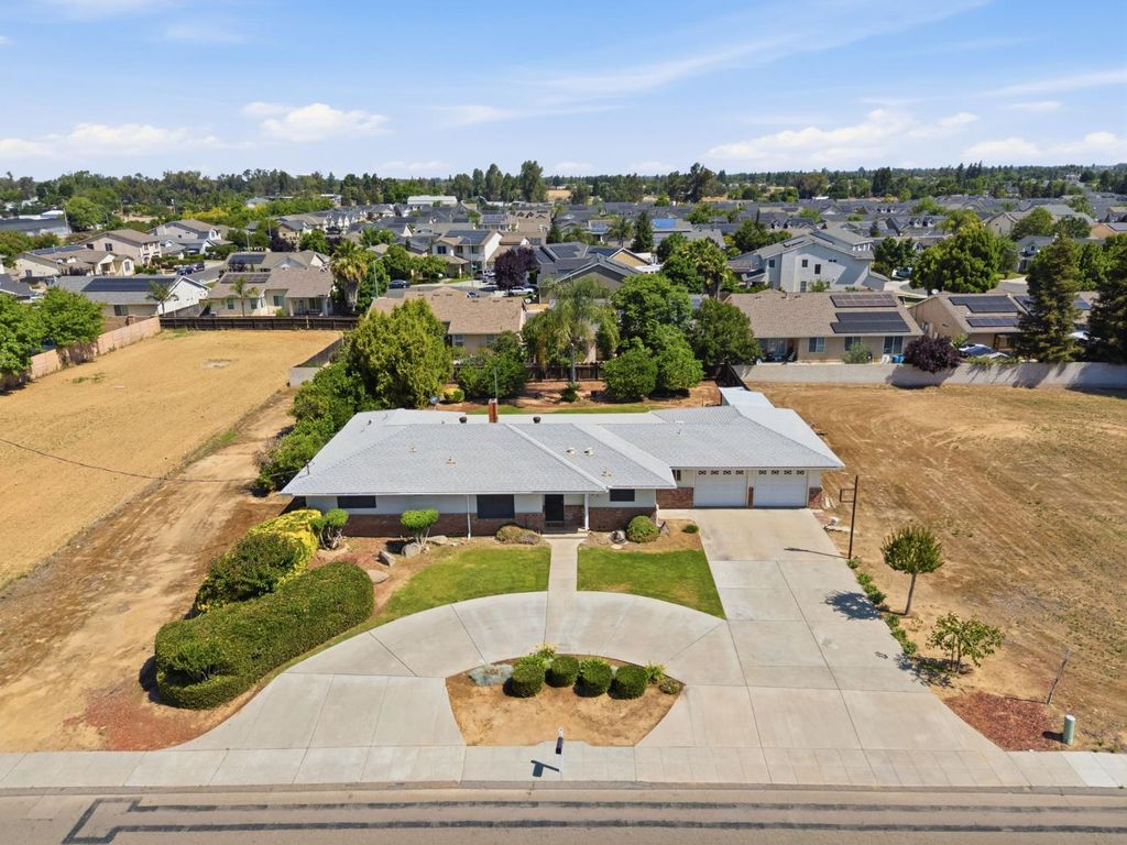 5396 W Clinton, Fresno, CA 93722