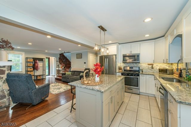 260 Cozy Lake Rd, Jefferson Twp., NJ 07438