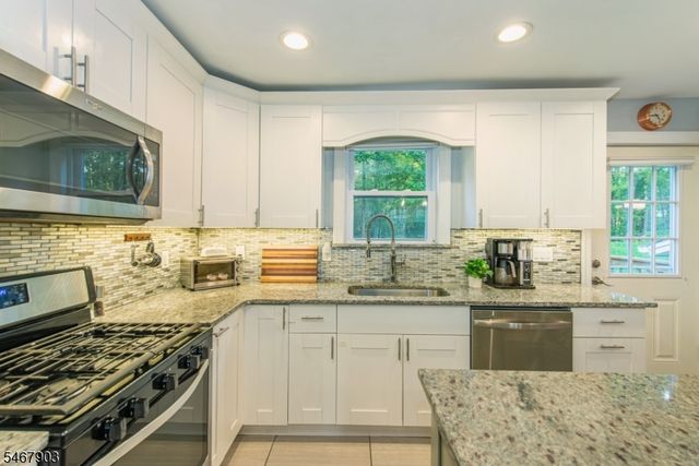 260 Cozy Lake Rd, Jefferson Twp., NJ 07438