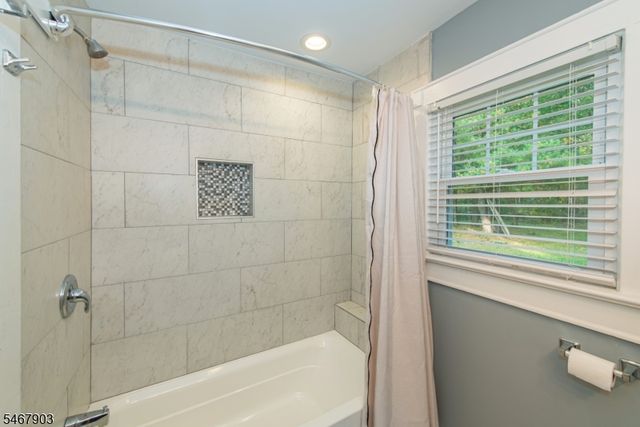 260 Cozy Lake Rd, Jefferson Twp., NJ 07438