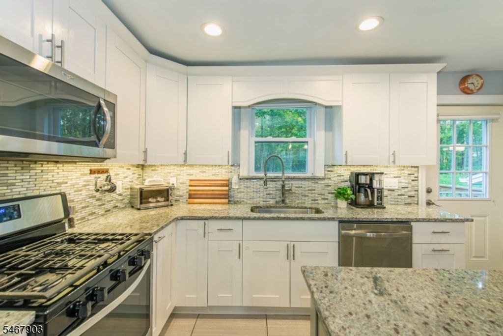 260 Cozy Lake Rd, Jefferson Twp., NJ 07438 — photo 3