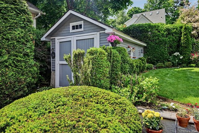 86 Lenox Avenue, Bronxville, NY 10708