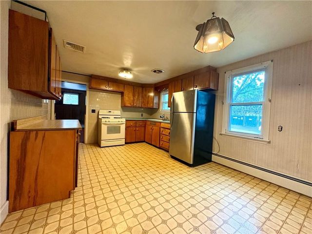 85 Hilton Avenue, East Providence, RI 02915