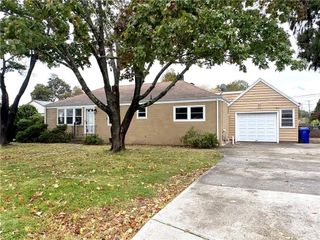 85 Hilton Avenue, East Providence, RI 02915