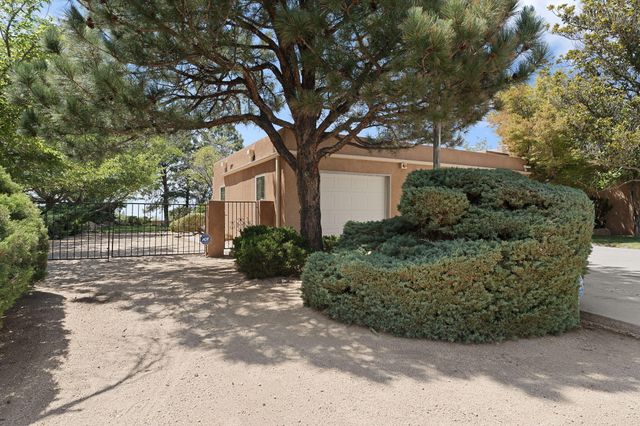 3001 LA VILLITA Place NE, Albuquerque, NM 87111