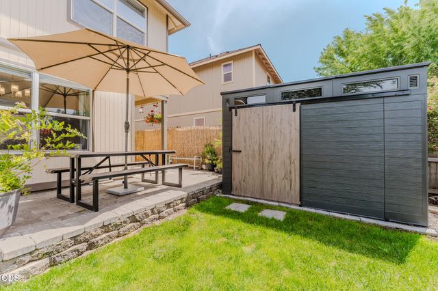 61055 Borden Drive, Bend, OR 97702