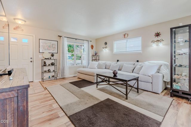 61055 Borden Drive, Bend, OR 97702