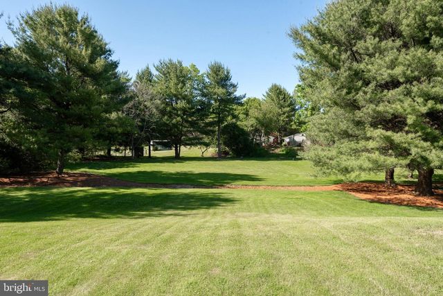 1858 W LISBURN ROAD, Carlisle, PA 17015