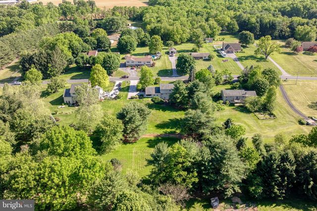 1858 W LISBURN ROAD, Carlisle, PA 17015