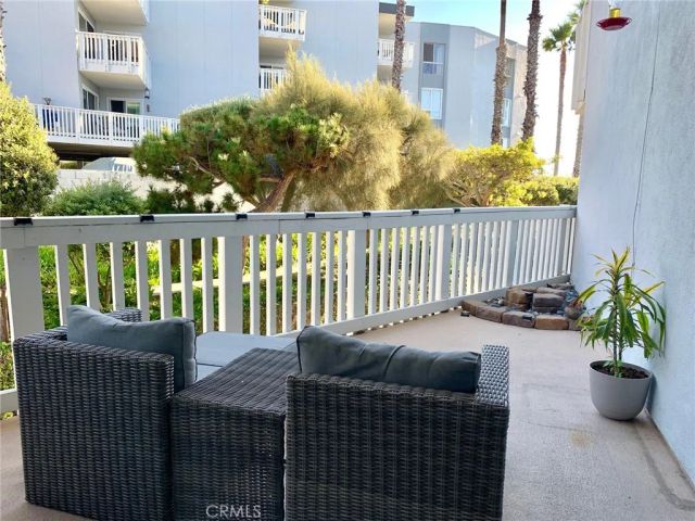 620 The Village 107, Redondo Beach, CA 90277