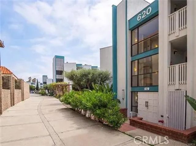 620 The Village 107, Redondo Beach, CA 90277