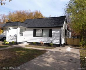 4005 Weddell Street, Dearborn Heights, MI 48125