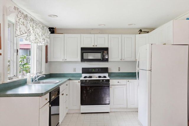 127 Pine Avenue, Hyannis, MA 02601