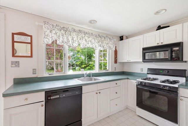127 Pine Avenue, Hyannis, MA 02601