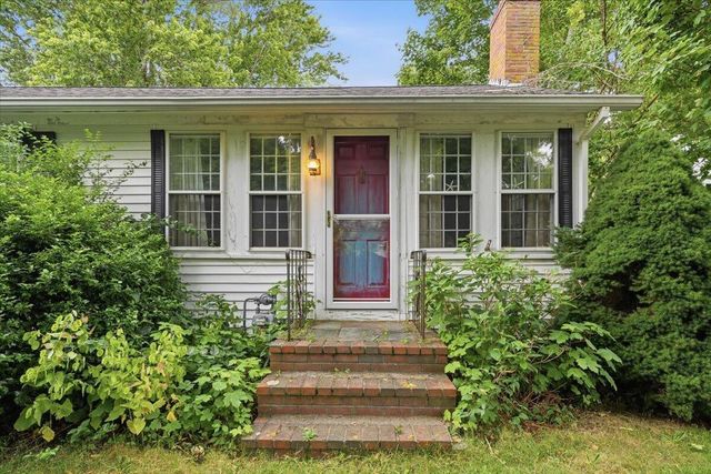 127 Pine Avenue, Hyannis, MA 02601