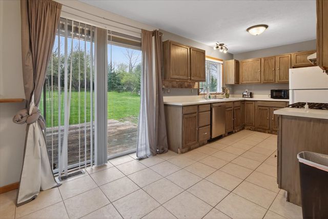 1109 Candlewick Drive, Poplar Grove, IL 61065