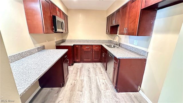 24 Washington Square, Euclid, OH 44143