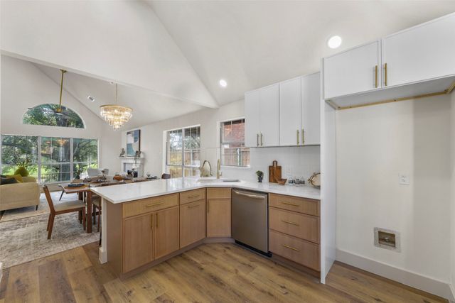 304 Riverwalk Lane, Irving, TX 75063