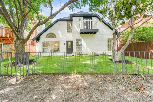 304 Riverwalk Lane, Irving, TX 75063