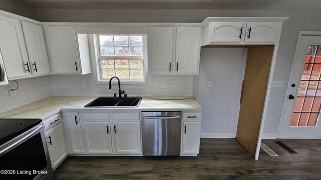 6222 Sumac Ln, Crestwood, KY 40014