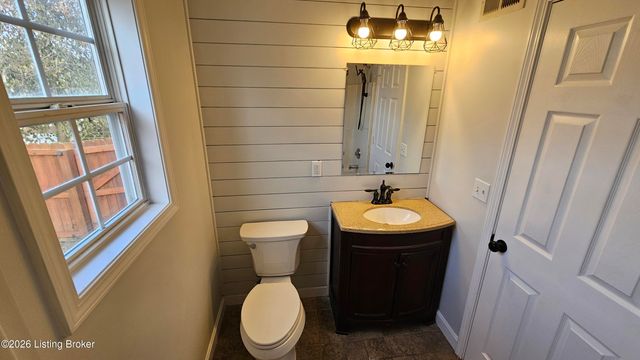 6222 Sumac Ln, Crestwood, KY 40014