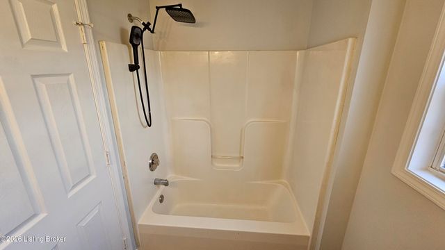 6222 Sumac Ln, Crestwood, KY 40014