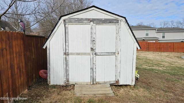 6222 Sumac Ln, Crestwood, KY 40014