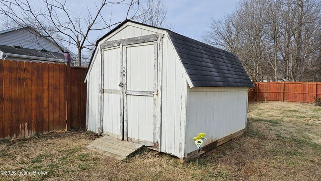 6222 Sumac Ln, Crestwood, KY 40014