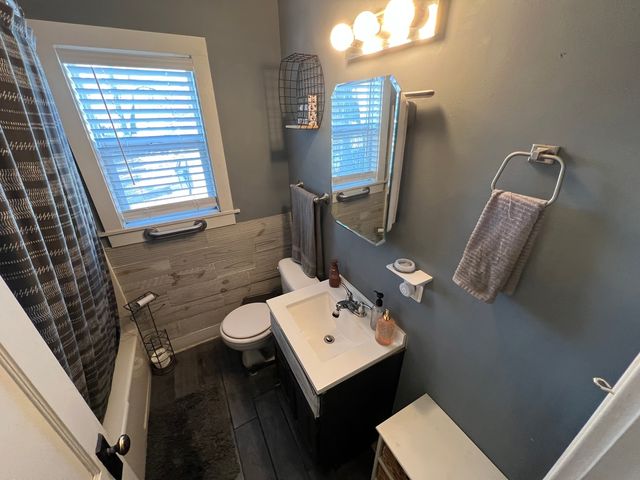 1035 Allaire Avenue, Aurora, IL 60506