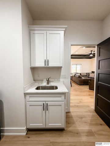 7900 Ponce Drive, Lincoln, NE 68516