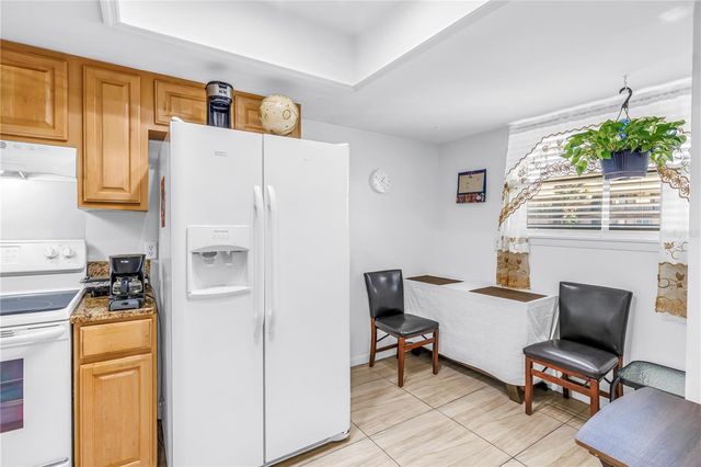 6308 NEWTOWN CIRCLE 8B2, Tampa, FL 33615