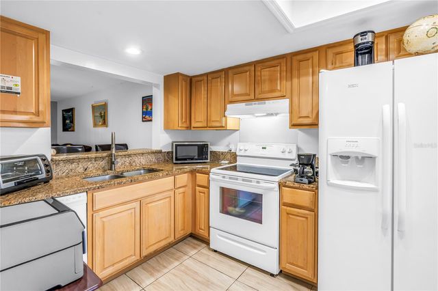 6308 NEWTOWN CIRCLE 8B2, Tampa, FL 33615