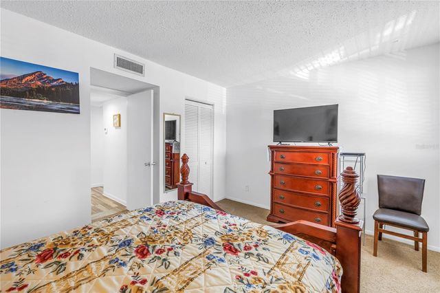 6308 NEWTOWN CIRCLE 8B2, Tampa, FL 33615