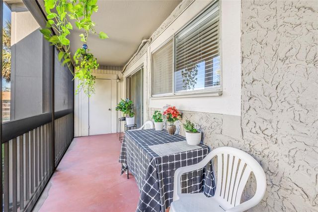 6308 NEWTOWN CIRCLE 8B2, Tampa, FL 33615